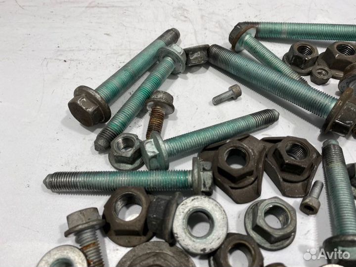 Болты задней подвески Volkswagen Touareg 7L AXQ