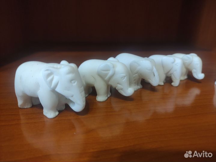 Фарфоровые статуэтки слоники