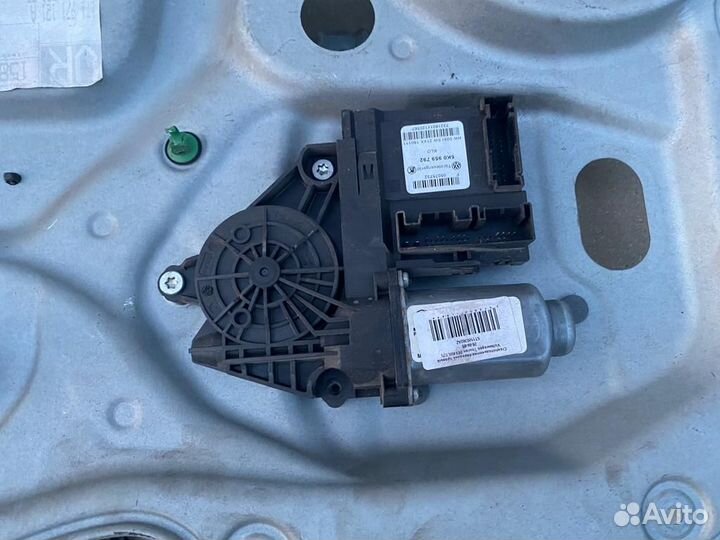 Стеклоподьемник передний правый Volkswagen Touran