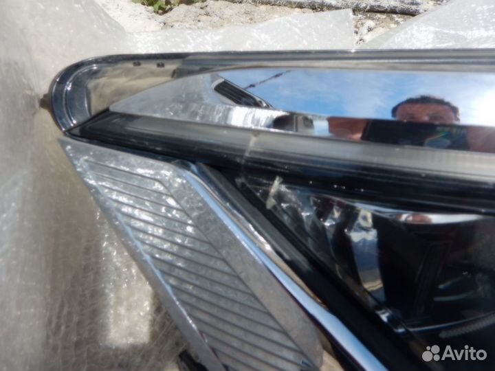 Фара правая Volkswagen Touareg 3