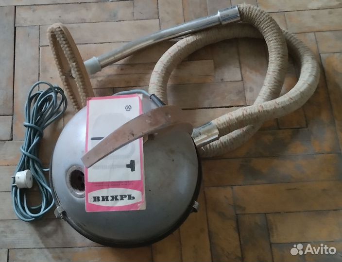 Пылесос времен СССР