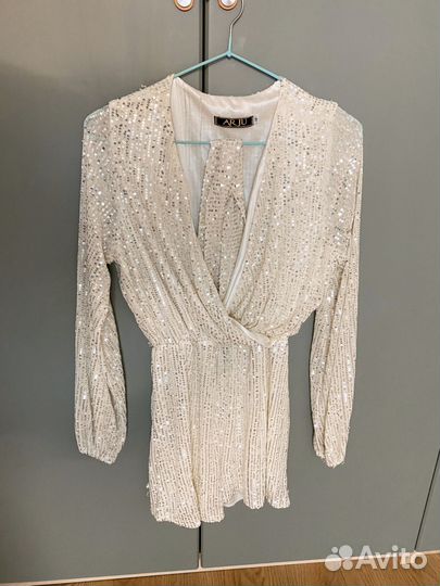 Платье с паетками