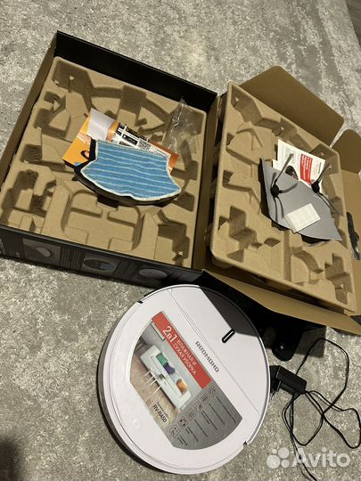 Робот пылесос redmond