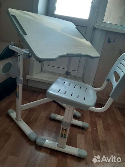 Комплект fundesk растущая детская парта и стул