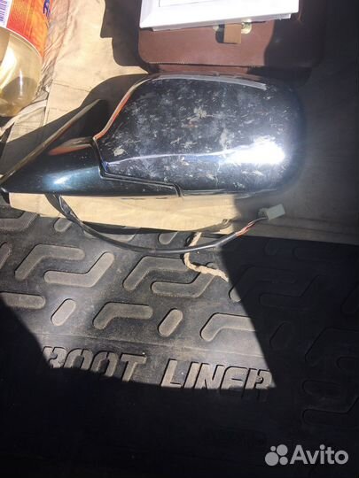 Боковое зеркало