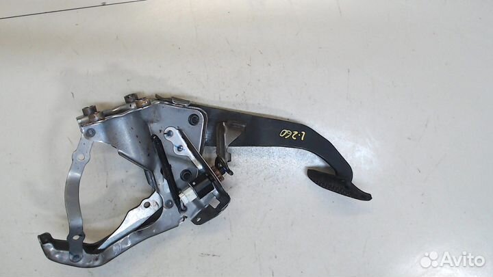 Педаль тормоза Lexus NX, 2016