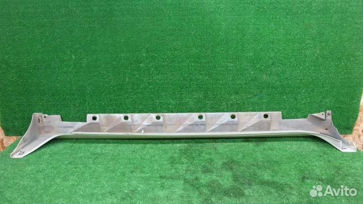 Обвес правый Toyota Ist NCP65 1NZ-FE 2002/10