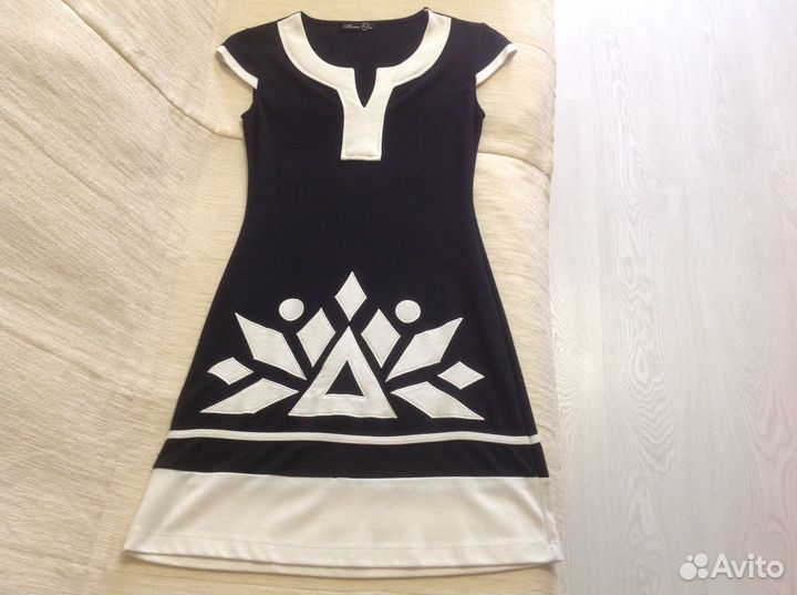 Платье чёрное с белым