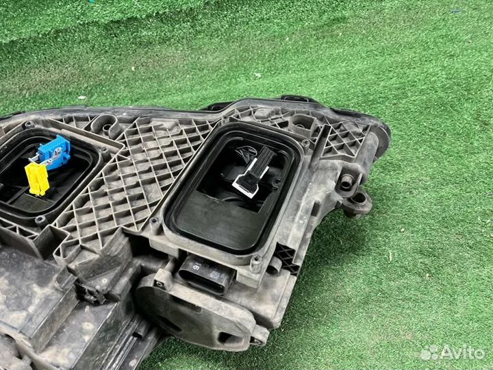 Фара правая Mercedes-Benz E-Class