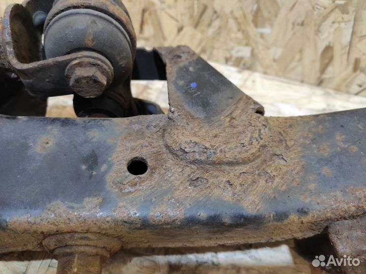 Кронштейн задней балки Opel Astra J