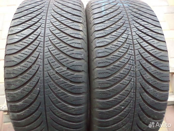 Goodyear Vector 4Seasons 235/55 R17