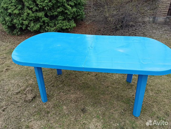 Пластиковый стол