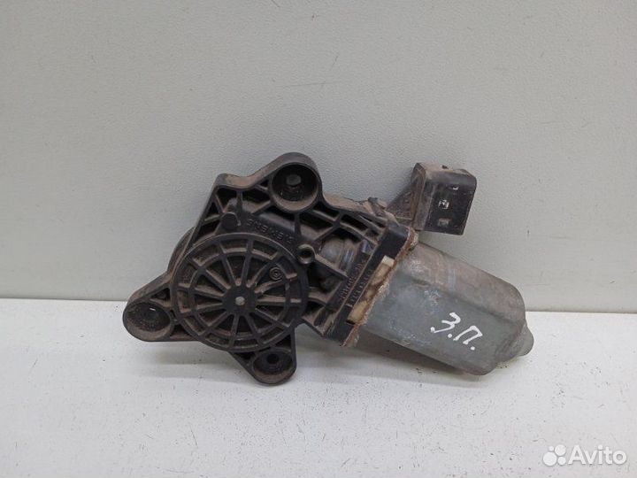 Моторчик стеклоподъемника задний правый