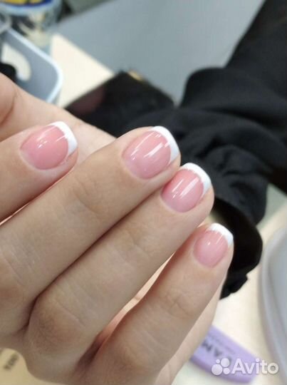 Маникюр, педикюр, наращивание ногтей