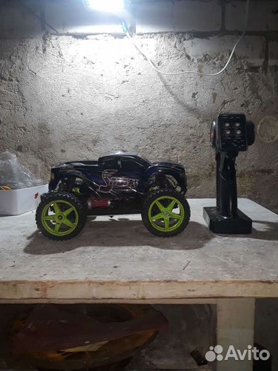 Машина на радиоуправлении 1 8