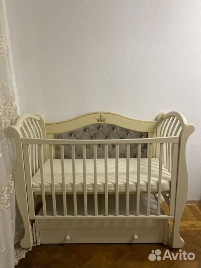 Кровать с маятником