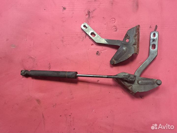 Петля крышка багажника renault 19