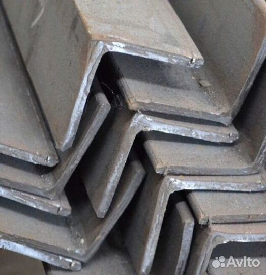 Уголок равнополочный стальной 25*25*3