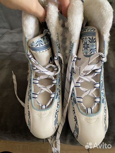 Коньки фигурные женские