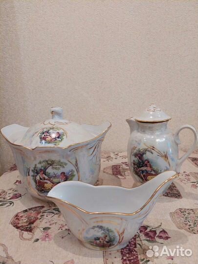 Супница, чайник, соусница + 4 кофейные чашечки