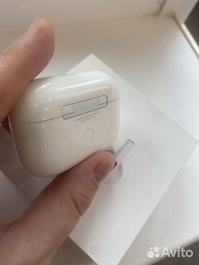 Apple AirPods Pro Lightning