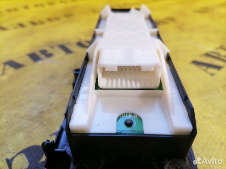 Блок управления стеклоподъемниками Toyota Land