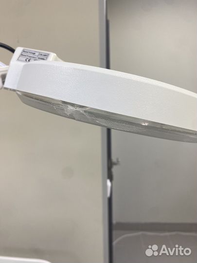 Светодиодная лампа-лупа на струбцине