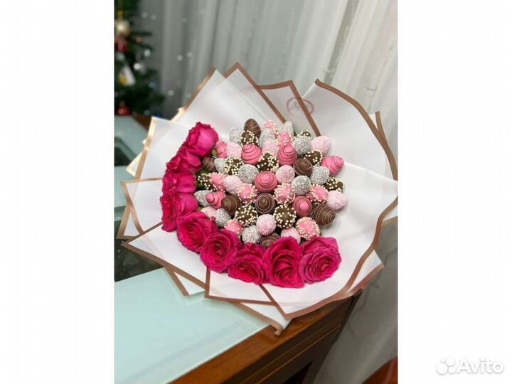 Набор клубники в шоколаде и бананы в шоколаде KBK