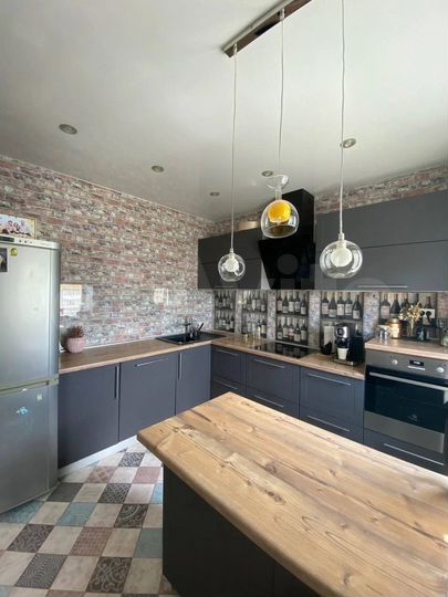 4-к. квартира, 80 м², 4/9 эт.