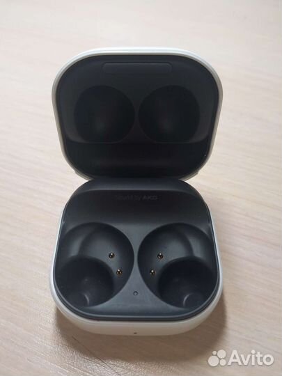 Кейс от наушников Galaxy Buds 2 белый