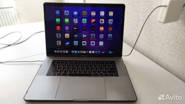 Apple MacBook Pro 15 touch bar