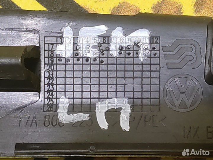 Накладка в салоне передняя левая Volkswagen Jetta