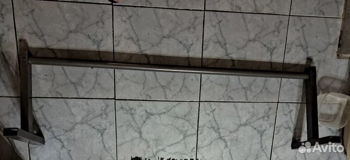 Турник настенный метал