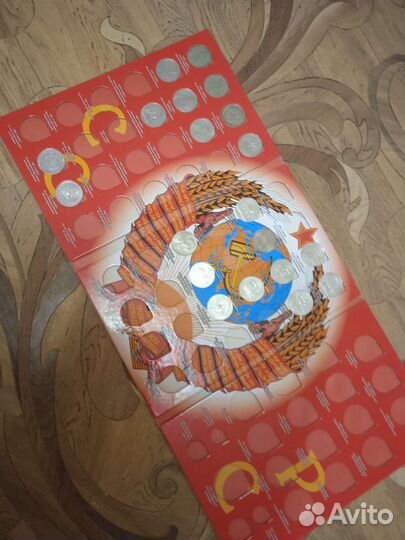20 юбилейных монет СССР в альбоме