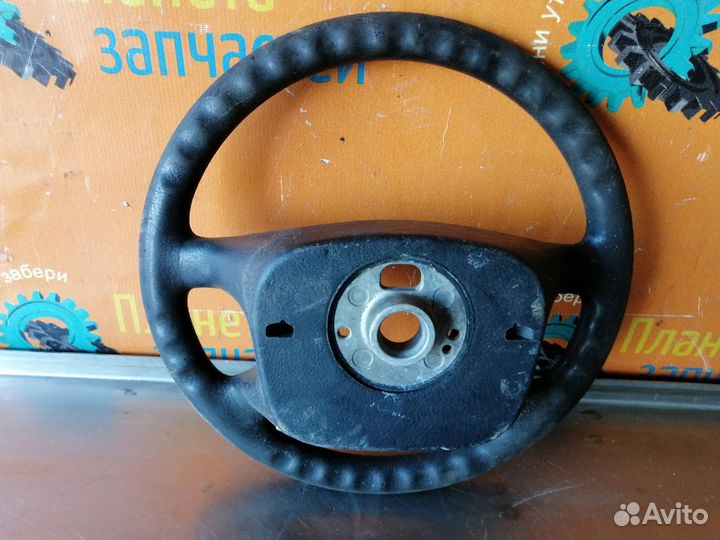 Руль Volkswagen Passat B5 требует перетяжки