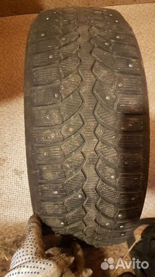 Bridgestone Blizzak Spike-01 215/55 R17