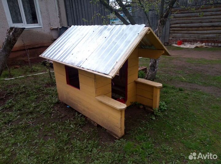 Детский игровой домик из дерева