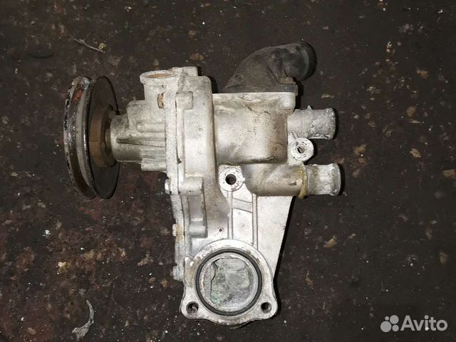 Помпа Volkswagen Passat b3 1.8