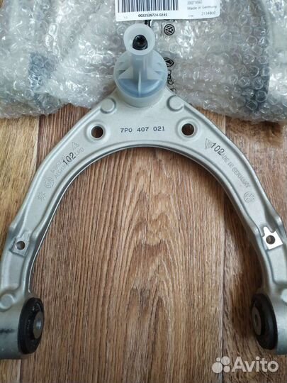 Верхний рычаг VW Touareg NF,FL