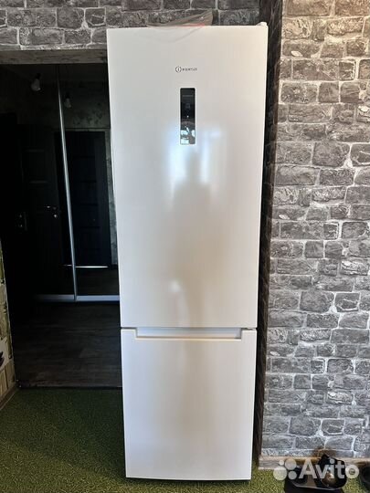 Холодильник indesit ITR 5200