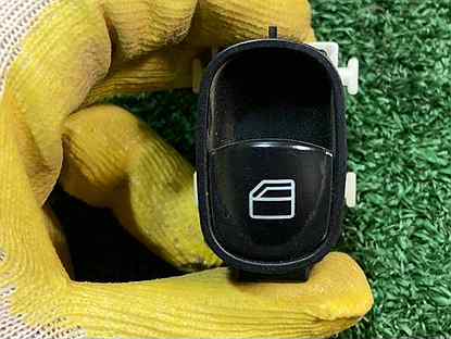 Кнопка стеклоподъемника Mercedes-Benz C-Class W203