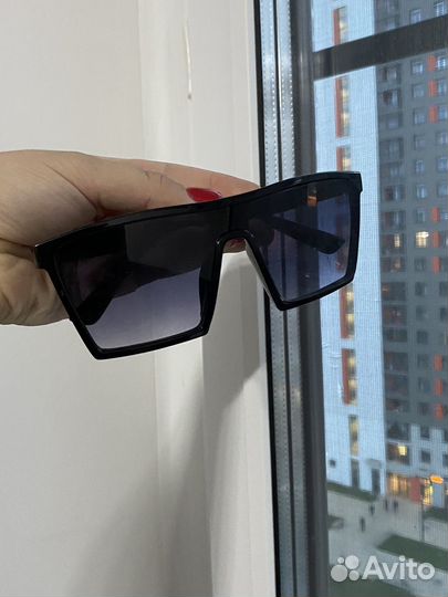 Солнечные очки женские