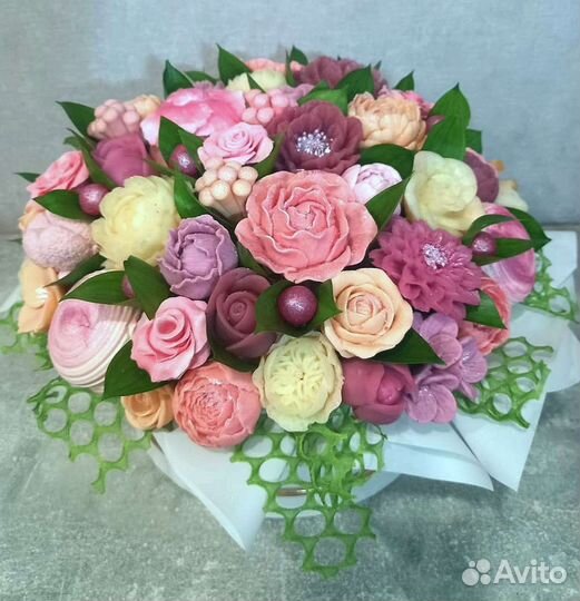 Съедобные букеты из шоколада, суфле и мармелада