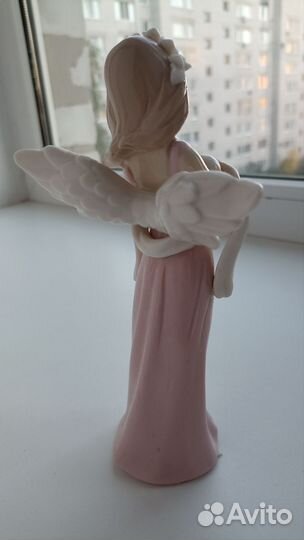 Фарфоровая статуэтка Ангел
