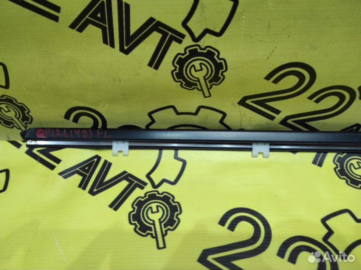 Молдинг стекла (на дверь) передний левый Nissan