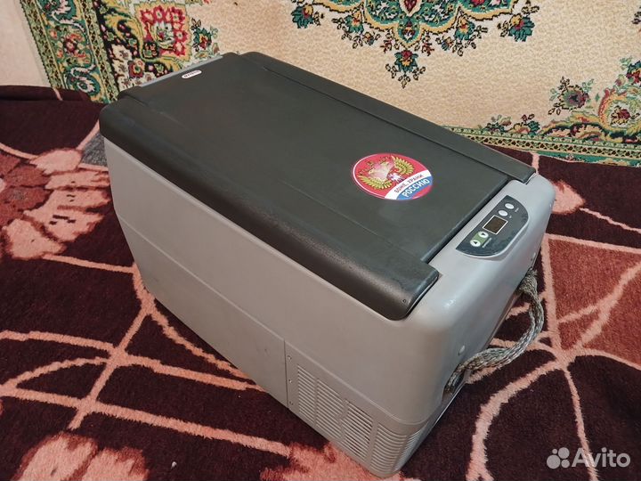 Автомобильный компресорный холодильник