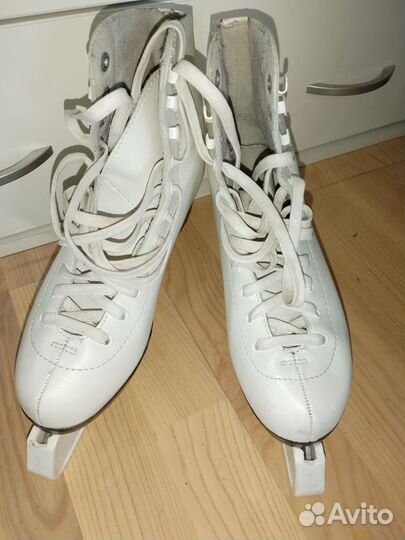 Коньки фигурные 39 размер