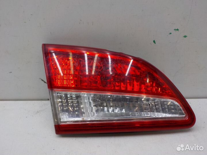 Фонарь задний левый внутренний Nissan Almera 2012