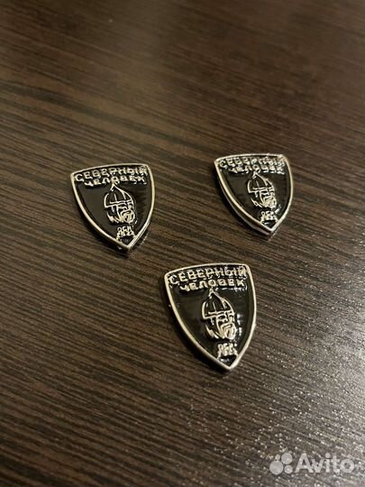 Значок самоклеющийся 