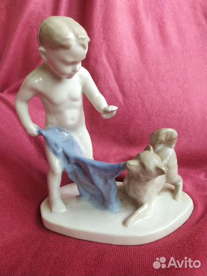 Фарфоровые статуэтки СССР Мальчик с собакой